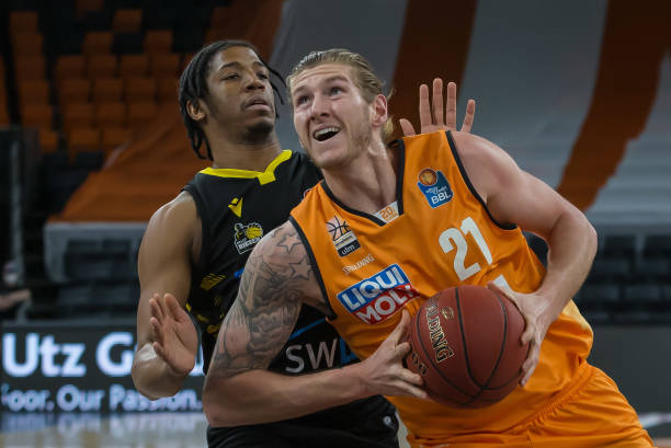 自队友的支 自队友的支