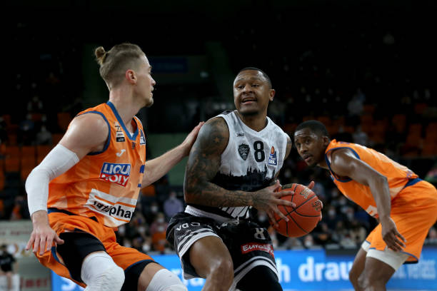 突出场上的 突出场上的